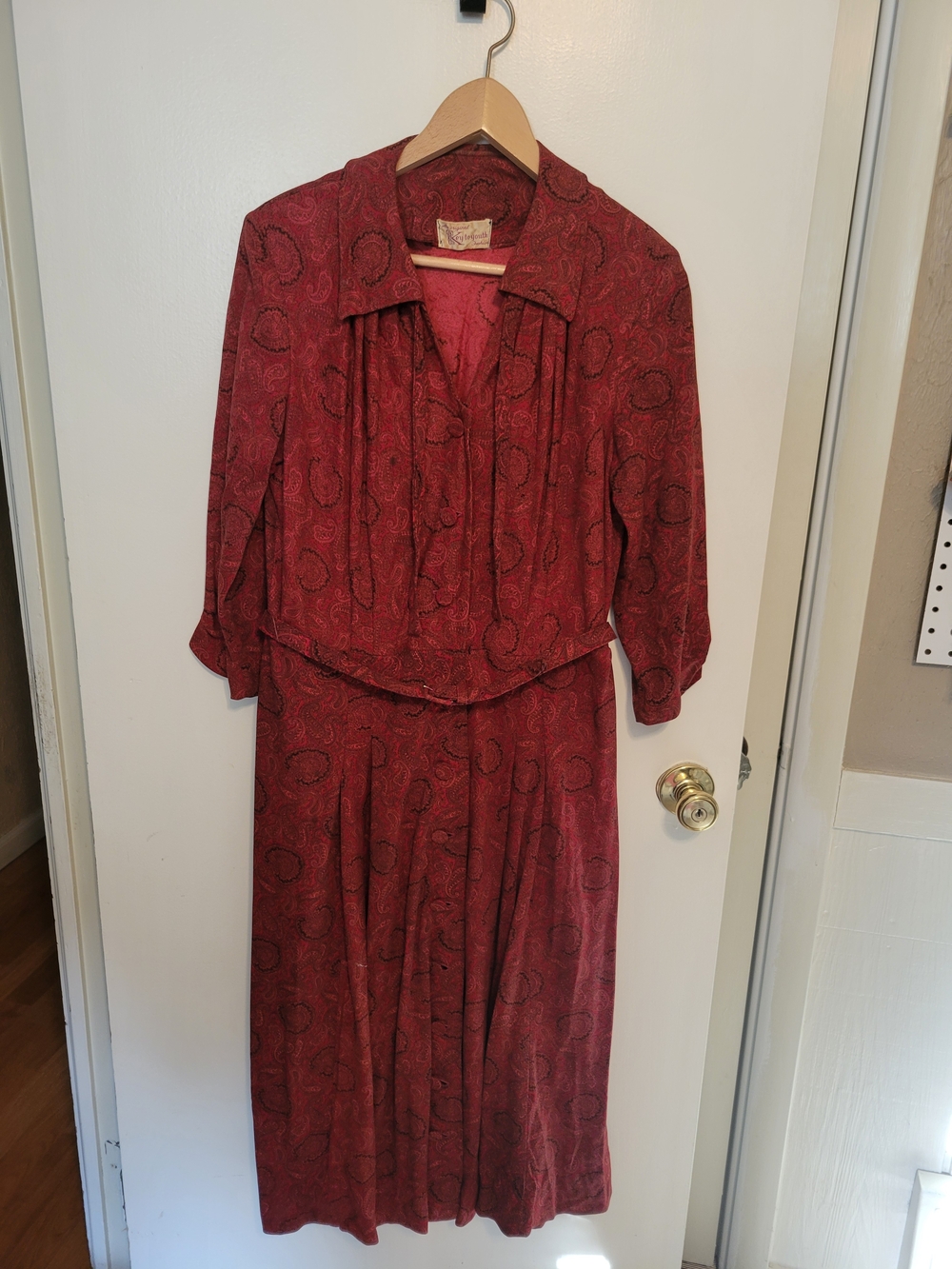 Vintage 1950's Red Paisley Long Sleeve Midi Dress